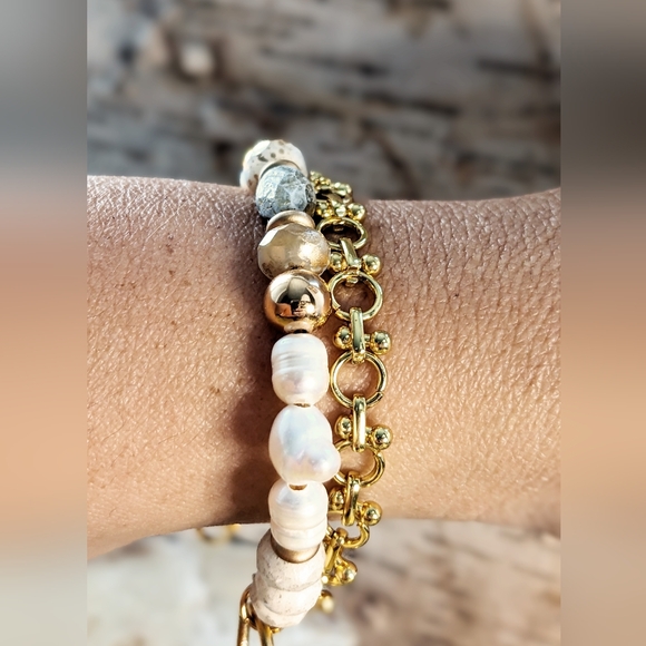 White & Gold Etched Crystal & Glass Beads In Two Strand Bracelet - Picture 6 of 7